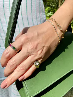 Anel cravejado de baguete color na internet