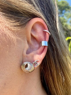 Brinco mini Chanel na internet