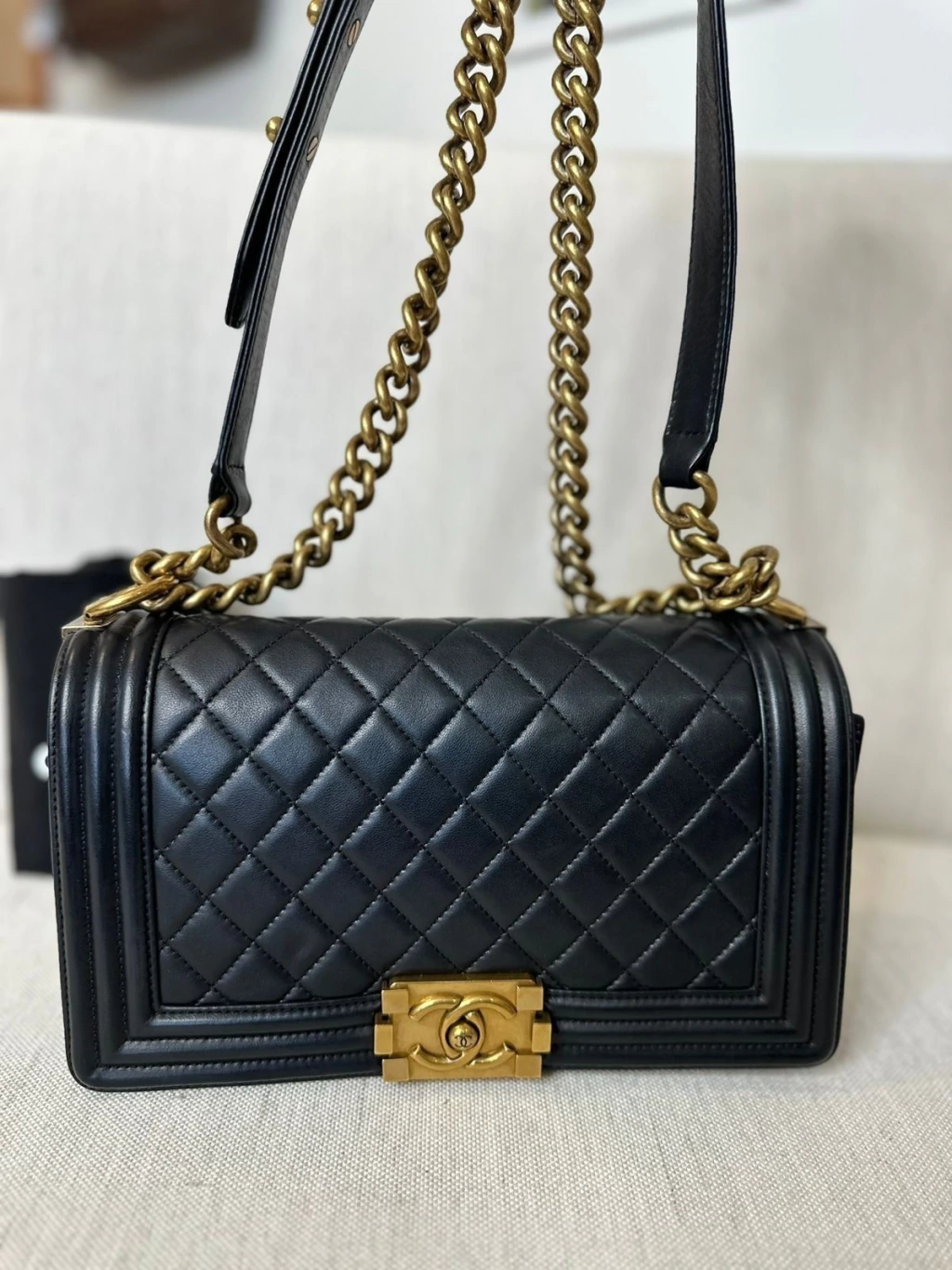 CHANEL Boy Medium Preta