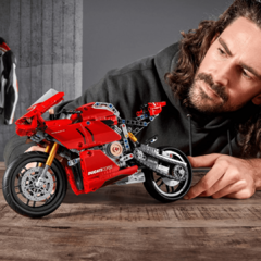 Imagem do Lego Technic – Ducati Panigale V4 R – 42107