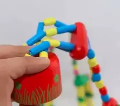 Jirafa articulada de madera - Juguetes.Kusi