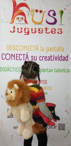 MOCHILA DE PELUCHE LEÓN – ¡UN TIERNO COMPAÑERO PARA CADA AVENTURA! - Analía González