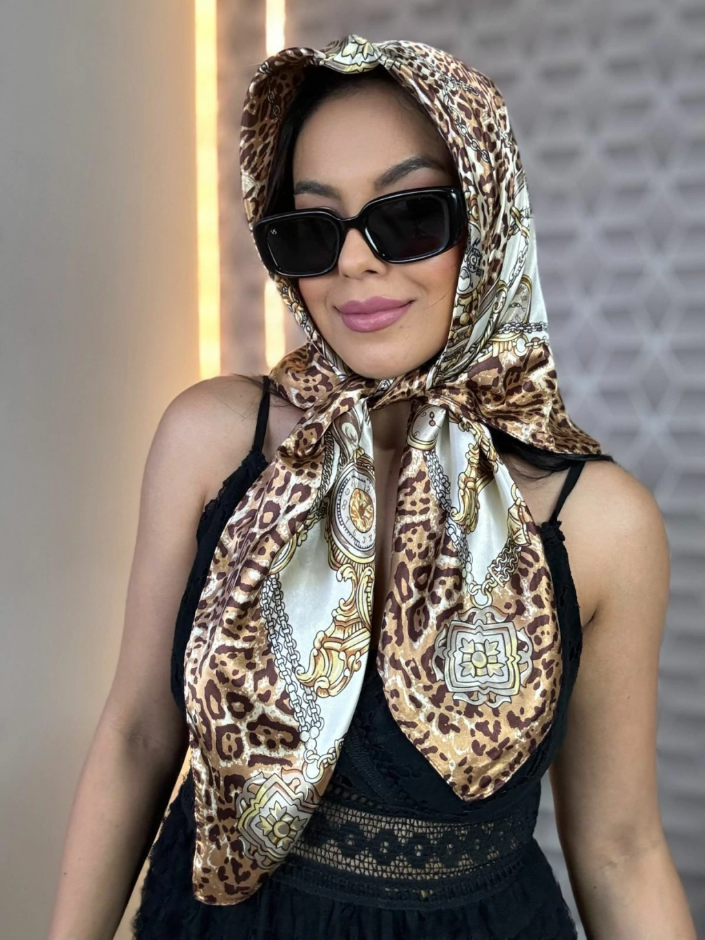 Lenço Animal Print Dourado Escuro