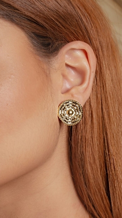 Brinco Esfera Trabalhada Banhado a Ouro 18k