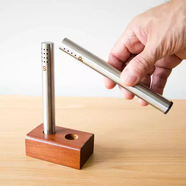Kit Saleiro e pimenteiro aço inox com suporte de madeira