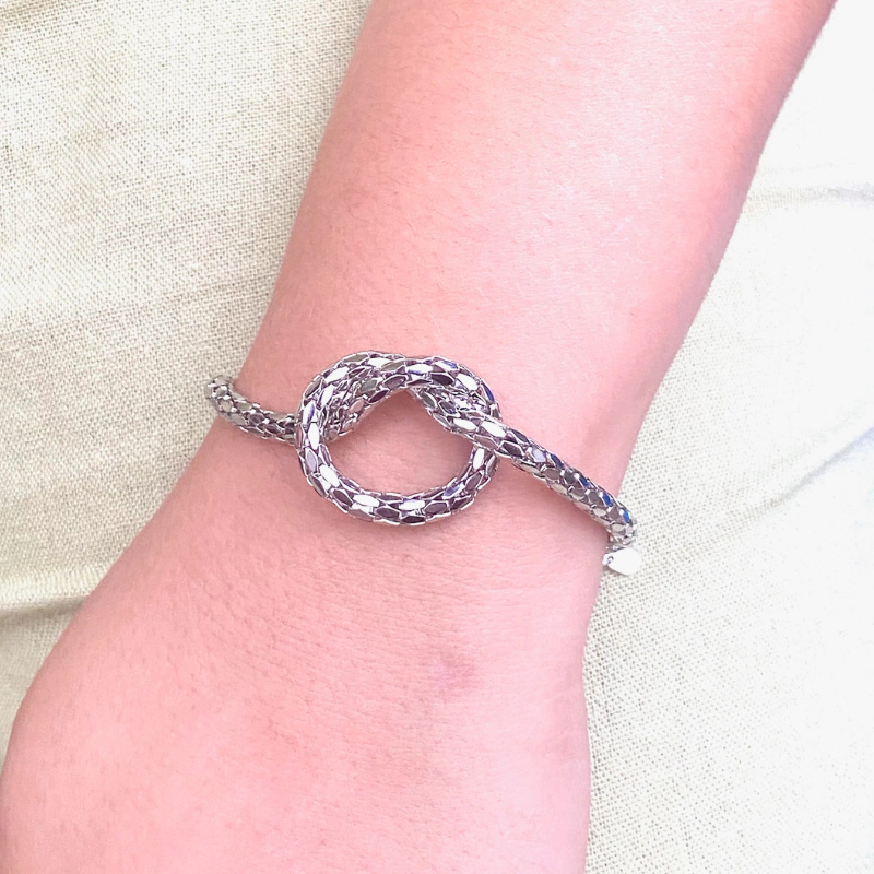 Pulseira Elo Oco com Nó - Prateada