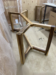 Base modelo AlejaDesign en madera maciza Guayubira. 25%OFF en efectivo. en internet