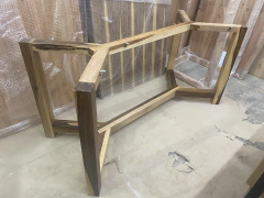 Base modelo AlejaDesign en madera maciza Guayubira. 25%OFF en efectivo.