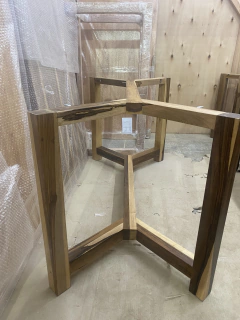Base modelo AlejaDesign en madera maciza Guayubira. 25%OFF en efectivo. - comprar online