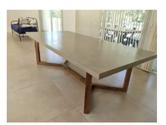 Mesa base madera maciza Petiribi + tapa microcemento. 25% descuento en efectivo. - tienda online