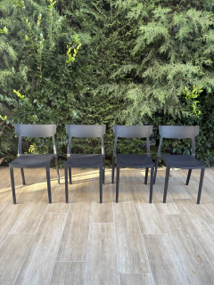Combo Mesa 60x60 + 4 sillas Milo en Polipropileno y fibra de vidrio. 20%OFF en efectivo