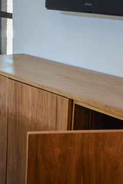 Imagen de Rack Berlin en madera Paraiso. 25% OFF en efectivo.