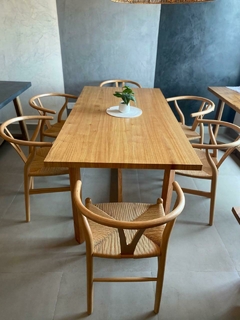 Mesa base madera maciza Paraiso + sillas Wishbone, 25% de descuento en efectivo. - comprar online