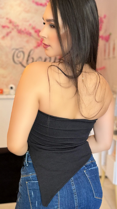 Blusa assimétrica na internet