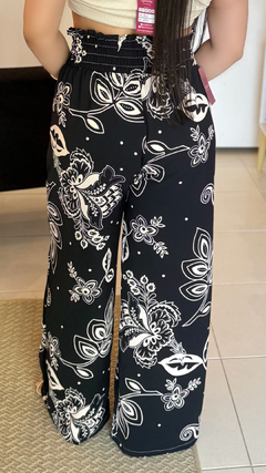 Calça estampada na internet