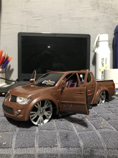 Carrinho de Som Miniatura L200 Triton Rebaixada com Rodoes - comprar online