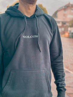 CANGURU MOL FC SIGNATURE PRETO ( VLBL02006502 ) VOLCOM na internet
