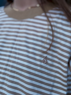CAMISETA ML STONE STRIPES FEM AREIA ( VLTS02003221 ) VOLCOM YC na internet