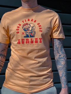 CAMISETA SILK MUSHSUN LARANJA ( HYTS01054107 ) HURLEY - comprar online