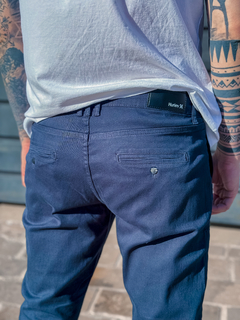 CALCA SARJA CHINO CITY MARINHO ( HYCJ020567 ) HURLEY - comprar online