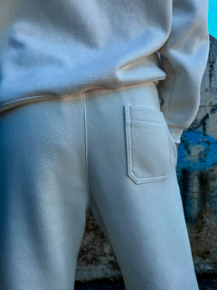 CALCA MOLETOM RETA APPROVE IN RELIEF OFF WHITE ( 7106 ) APPROVE - loja online