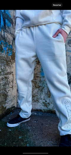 CALCA MOLETOM RETA APPROVE IN RELIEF OFF WHITE ( 7106 ) APPROVE - Loja Libertá