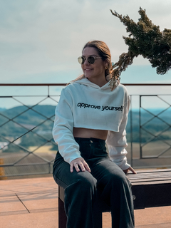 MOLETOM CROPPED APPROVE YOURSELF OFF WHITE ( 7750 ) APPROVE na internet