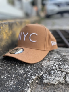 BONE 940 AF SN NYC TAN KAQUI ( NEV17BON400 ) NEW ERA na internet