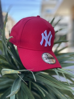 BONE 940 AF SN NEYYAN SCA VERMELHO TAM: UNICO ( MBV24BON099C ) NEW ERA