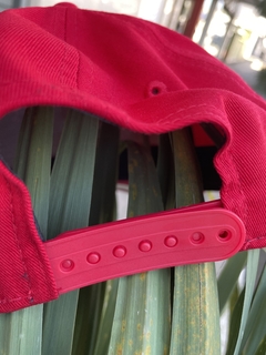 BONE 940 AF SN NEYYAN SCA VERMELHO TAM: UNICO ( MBV24BON099C ) NEW ERA na internet