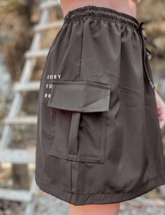 SAIA FUNCIONAL CARGO PRETA ( HL515045 ) HANG LOOSE YC na internet