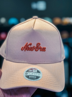 BONE 940 AF SN FRESH BRANDED FEM MMC BEGE UNICO ( NEI24BON138C005 ) NEW ERA