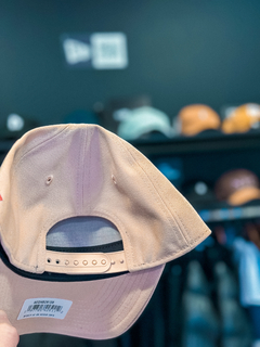BONE 940 AF SN FRESH BRANDED FEM MMC BEGE UNICO ( NEI24BON138C005 ) NEW ERA - Loja Libertá