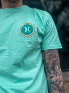 CAMISETA SILK MULTI CICLE MENTA ( HYTS01054031 ) HURLEY - comprar online
