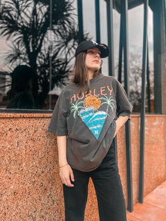 CAMISETA ESPECIAL VINTAGE FEM CHUMBO ( HYTS03015009 ) HURLEY YC