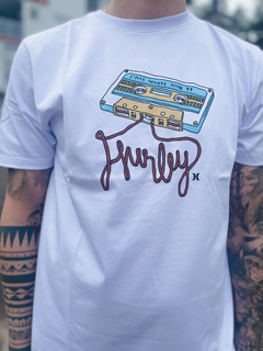 CAMISETA SILK TAPE BRANCA ( HYTS01054301 ) HURLEY - comprar online