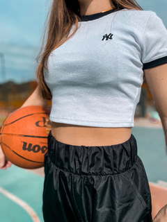 CROPPED NEYYAN FEM BRANCO ( MBV24TSH051C001 ) NEW ERA - comprar online