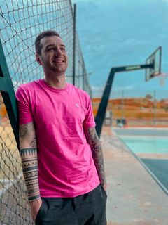 CAMISETA MINI BORDADO NEYYAN ROSA ( MBPERTSH011C009 ) NEW ERA