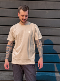 CAM SILK MC LOGO CLASSIC AREIA ( HLTS01054821 ) HANG LOOSE