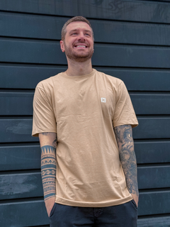 CAMISETA SILK MINI ICON BEGE ( HYTS01069033 ) HURLEY
