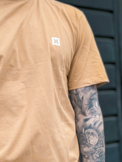 CAMISETA SILK MINI ICON BEGE ( HYTS01069033 ) HURLEY - comprar online