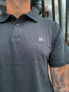 POLO MC ESSENTIAL PRETO ( RTTS05001202 ) RUSTY - comprar online