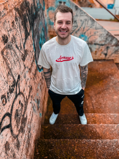 CAMISETA BOLD SPARE OFF WHITE C/ VERMELHO ( 6655 ) APPROVE na internet