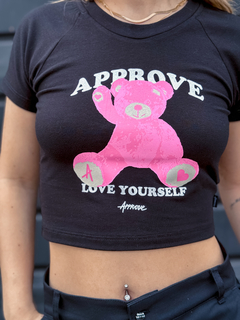CROPPED BABY LOOK APPROVE HI BEAR PRETO ( 7530 ) APPROVE