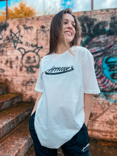 CAMISETA BOLD SPARE OFF WHITE C/ PRETO ( 6656 ) APPROVE - comprar online
