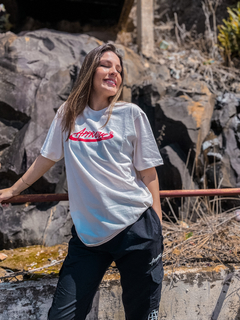 CAMISETA BOLD SPARE OFF WHITE C/ VERMELHO ( 6655 ) APPROVE - comprar online