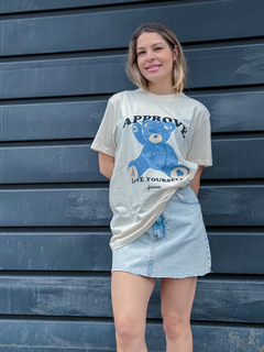 CAMISETA BOLD APPROVE HI BEAR OFF WHITE C / AZUL ( 5392 ) APPROVE