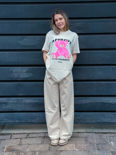 CAMISETA BOLD APPROVE HI BEAR OFF WHITE C / ROSA ( 5392 ) APPROVE