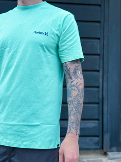 CAMISETA SILK ORIGINALS MENTA ( HYTS01069131 ) HURLEY - comprar online