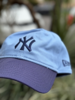 BONE 920 ST CORE NEYYAN SKY AZUL UNICO ( MBI24BON038 ) NEW ERA na internet